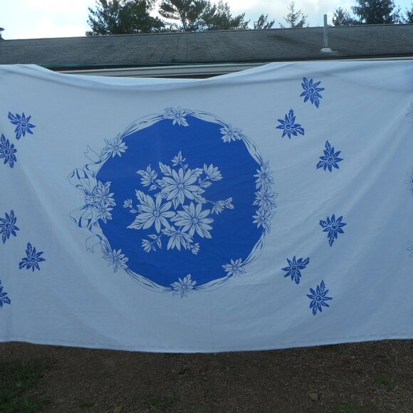 Vintage large Blue white Twin Sheet or Tablecloth pattern - unfinished edges - - Picture 1 of 10